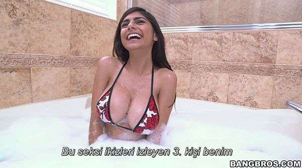 BangBros Mia Khalifa Küvette Röpörtaj Yapıyor Türkçe Altyazılı